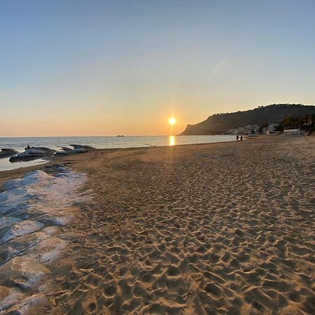 Casa Vacanza Scala Dei Turchi Реальмонте Экстерьер фото